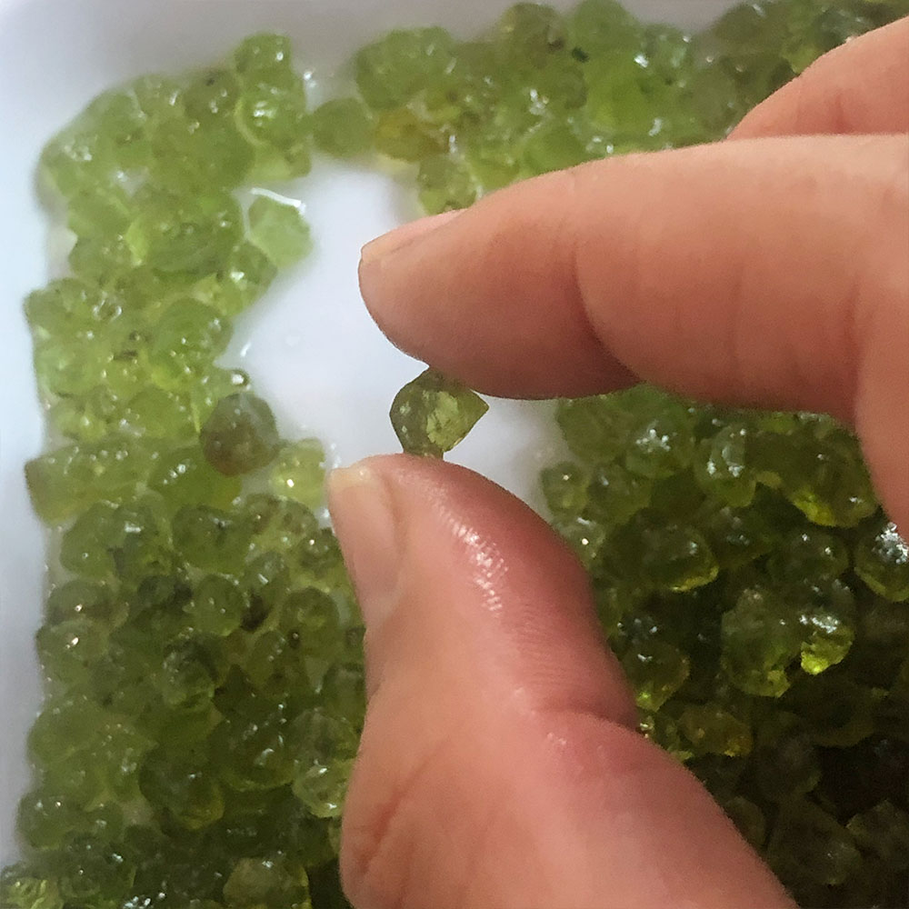 20G/Pak Kristal Kuarsa Peridot - Fish Tank Gravel ulasan dan harga